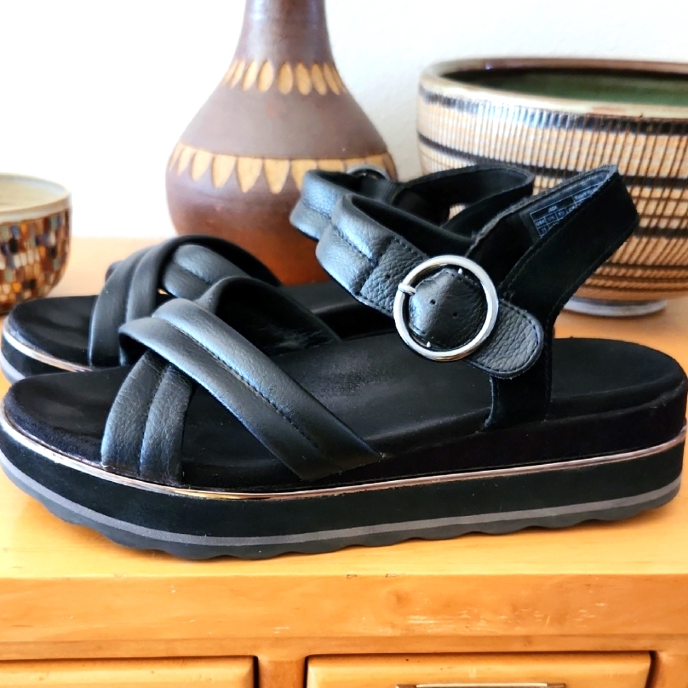 Vionic Reyna Platform Sandals
